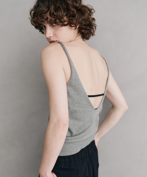 HANNE(アン)の「オープンバックニットタンク(タンクトップ・レディース・グレー/ブラック・FREE)」の18枚目の写真