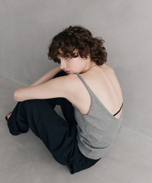 HANNE(アン)の「オープンバックニットタンク(タンクトップ・レディース・グレー/ブラック・FREE)」の13枚目の写真