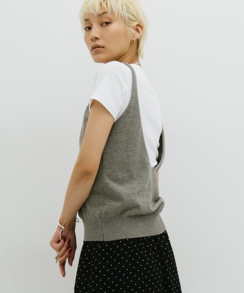 HANNE(アン)の「オープンバックニットタンク(タンクトップ・レディース・グレー/ブラック・FREE)」の19枚目の写真