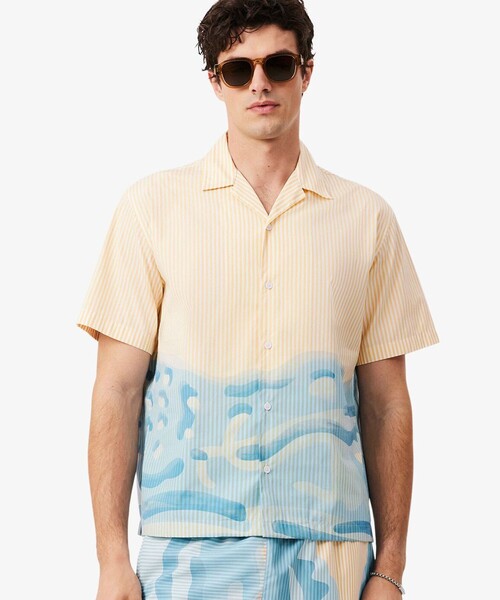 LACOSTE(ラコステ)の「ストライプ&ワニグラフィック オープンカラーシャツ(シャツ/ブラウス・メンズ・ホワイト×ブルー・39/38/41/40)」の1枚目の写真