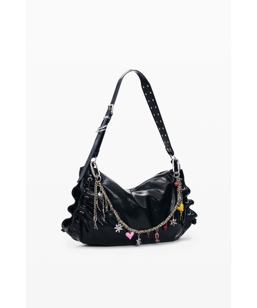 Desigual（デシグアル）の「チャーム付きフェイクレザービッグショルダーバッグ（ショルダーバッグ・レディース・ブラック・FREE）」の2枚目の写真