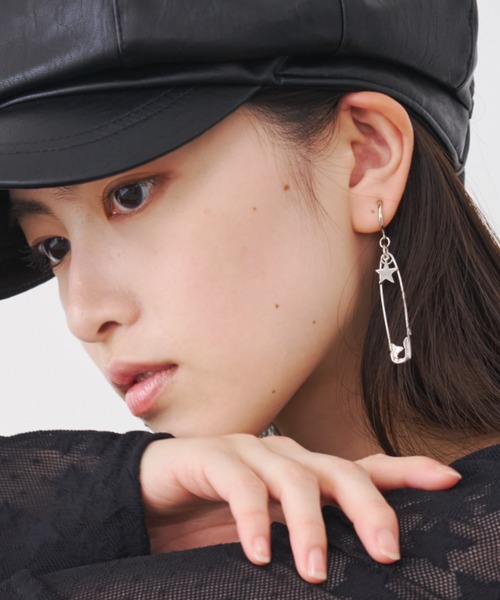 セール】Star charm safety earrings／星チャームセーフティピン