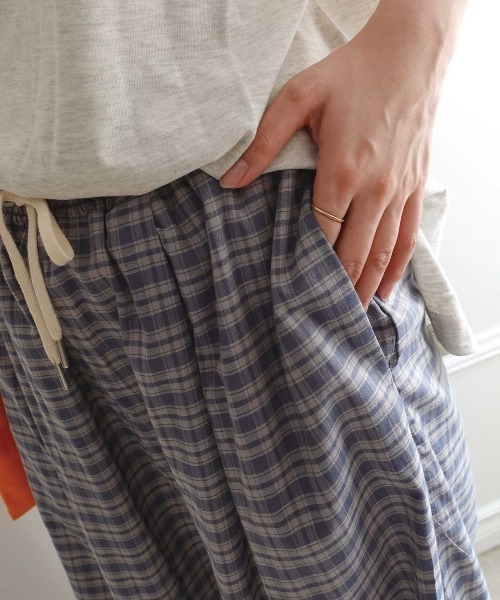CORNERS(コーナーズ)の「チェックラフパンツ(その他パンツ・レディース・ブルー/ブラック/オリーブ・M)」の4枚目の写真