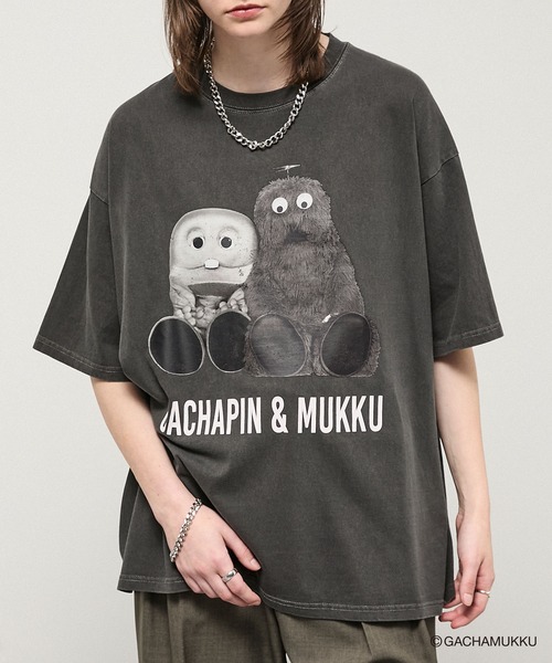 Alfred Alex(アルフレッドアレックス)の「<Exclusive> Gachapin & Mukku Vintage Graphic Tee / ガチャピン・ムック 別注 ヴィンテージライク グラフィックTシャツ(Tシャツ/カットソー・メンズ・ブラック系/ブラック系2/ブラック系3・L/M)」の4枚目の写真