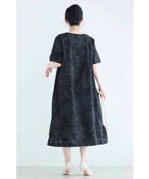 cawaii(カワイイ)の「(黒)花を描くパンチングデザインミディアムワンピース(ワンピース・レディース・ブラック・FREE)」の15枚目の写真
