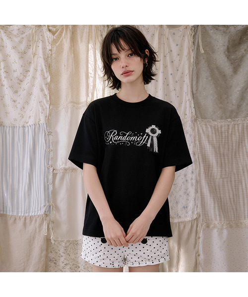 RANDOMOFF(ランダムオフ)の「BLACK ROSETTE T-SHIRT (2color)(Tシャツ/カットソー・レディース・ブラック/ホワイト・SMALL/MEDIUM/LARGE/X-LARGE)」の1枚目の写真