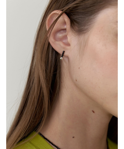 LOVE ME MONSTER(ラブミーモンスター)の「Shining Gem & Ball Stick Earrings (L253MER050)(ピアス(両耳用)・レディース・アイボリー/ブラック・FREE)」の3枚目の写真