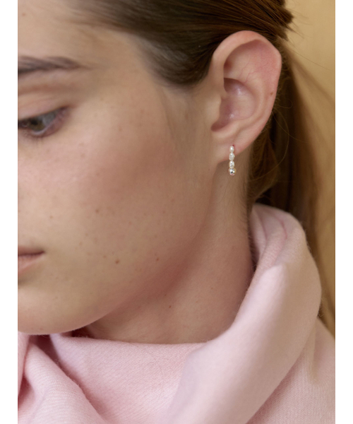 LOVE ME MONSTER(ラブミーモンスター)の「Shining Gem & Ball Stick Earrings (L253MER050)(ピアス(両耳用)・レディース・アイボリー/ブラック・FREE)」の4枚目の写真
