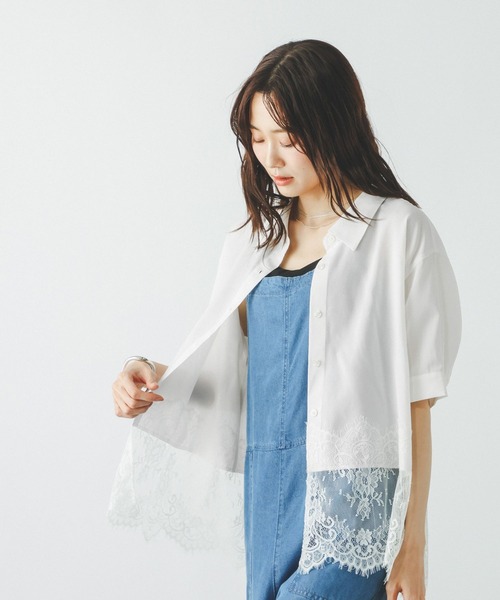 GLOBAL WORK(グローバルワーク)の「裾レースシャツ半袖無地/805193(シャツ/ブラウス・レディース・ホワイト/ライトブルー・REGULAR/SHORT)」の2枚目の写真