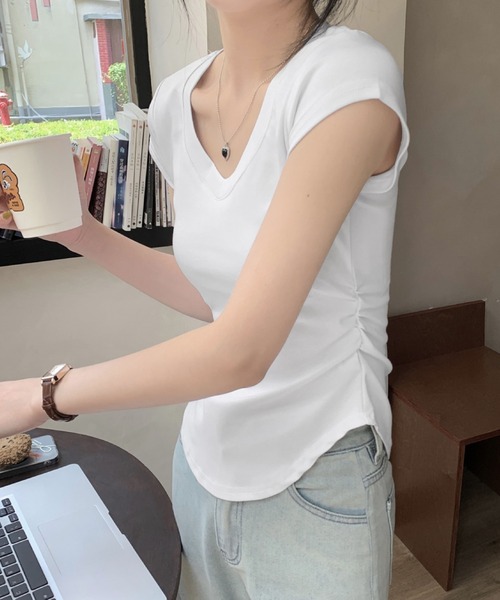 2ly2(トゥーリートゥー)の「VネックTシャツ 半袖 コンパクト ショート丈 ストレッチ サイドギャザー カットソー(Tシャツ/カットソー・レディース・ホワイト/ブラック/グレー・FREE)」の8枚目の写真