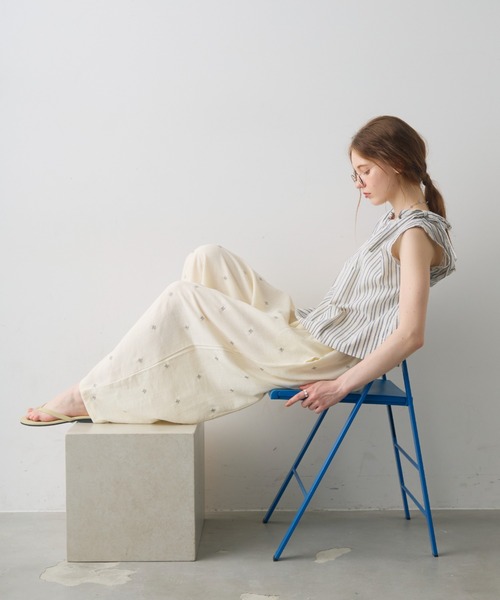 Crisp(クリスプ)の「embroidery easy pants / エンブロイダリーイージーパンツ(その他パンツ・レディース・ダークグレー/アイボリー・FREE)」の3枚目の写真