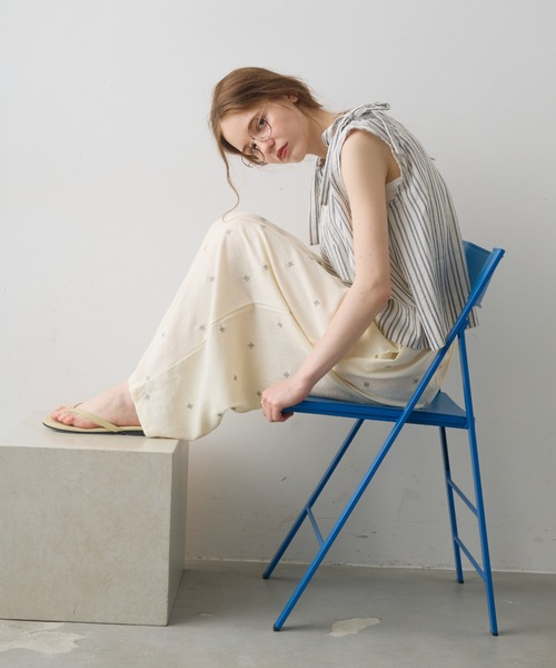 Crisp(クリスプ)の「embroidery easy pants / エンブロイダリーイージーパンツ(その他パンツ・レディース・ダークグレー/アイボリー・FREE)」の4枚目の写真