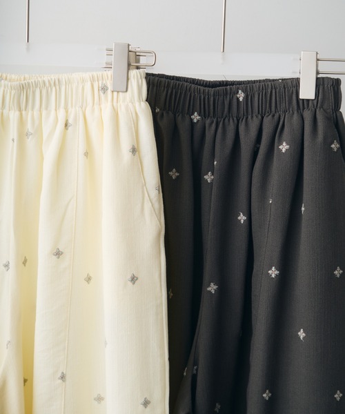 Crisp(クリスプ)の「embroidery easy pants / エンブロイダリーイージーパンツ(その他パンツ・レディース・ダークグレー/アイボリー・FREE)」の8枚目の写真