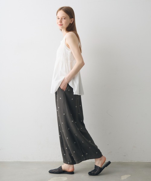 Crisp(クリスプ)の「embroidery easy pants / エンブロイダリーイージーパンツ(その他パンツ・レディース・ダークグレー/アイボリー・FREE)」の15枚目の写真