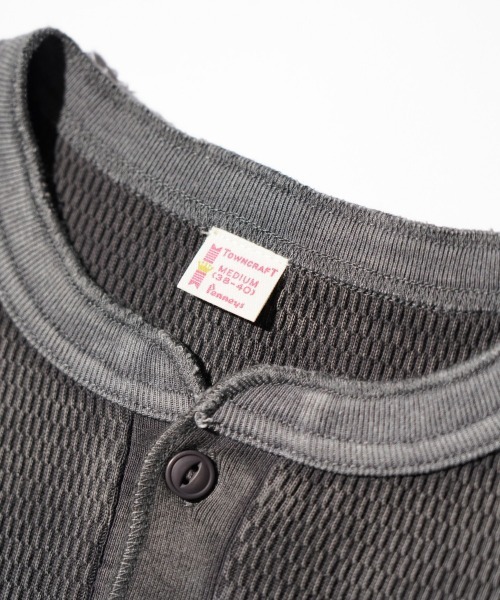 TOWNCRAFT(タウンクラフト)の「TOWNCRAFT / タウンクラフト COTTON THERMAL 3B HENLEY TEE コットン サーマル 3ボタン ヘンリーネックTシャツ(Tシャツ/カットソー・メンズ・ネイビー/グレー/ナチュラル/ピンク/ブラック・MEDIUM/LARGE)」の15枚目の写真