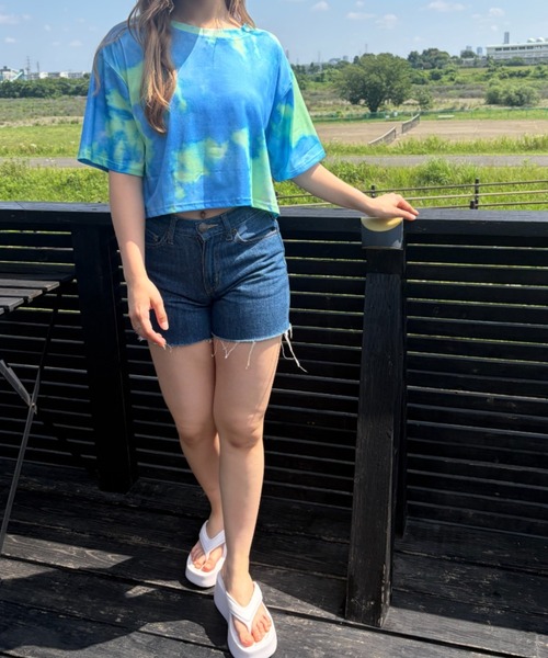 Loco Ocean(ロコオーシャン)の「ニュアンスタイダイ染め クロップド丈 ショート半袖Tシャツ(Tシャツ/カットソー・レディース・パープル/オレンジ/グリーン・FREE)」の4枚目の写真
