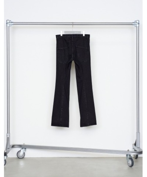 NVRFRGT(ネヴァーフォーゲット)の「3D TWISTED JEANS/ブラックデニム/12.5oz/タンブルバイオストーンウォッシュ加工/立体裁断/NVRFRGT(デニムパンツ・メンズ・ブラック・3/2/1)」の3枚目の写真