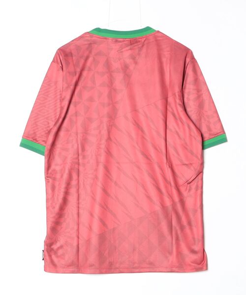 UMBRO(アンブロ)の「【T21】【umbro/アンブロ】2024 PORTGAL ICONIC GRAPHIC JERSEY ポルトガル アイコニック グラフィック ジャージ UUM166569U(Tシャツ/カットソー・メンズ・マルーン・MEDIUM)」の11枚目の写真
