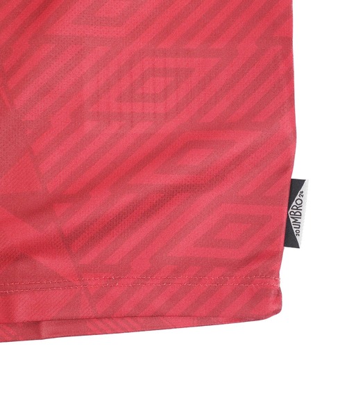 UMBRO(アンブロ)の「【T21】【umbro/アンブロ】2024 PORTGAL ICONIC GRAPHIC JERSEY ポルトガル アイコニック グラフィック ジャージ UUM166569U(Tシャツ/カットソー・メンズ・マルーン・MEDIUM)」の7枚目の写真