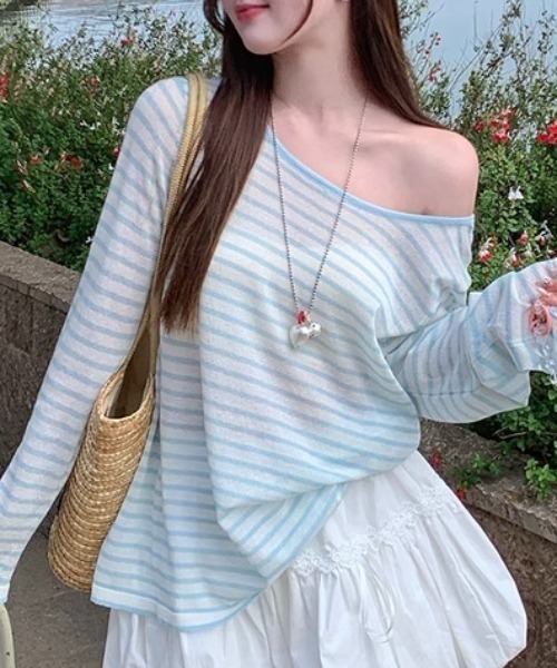 AMAJI(アマジ)の「マルチボーダー柄 ワンショルダー シアー 長袖Tシャツ(Tシャツ/カットソー・レディース・レッド/ライトブルー/パープル・FREE)」の1枚目の写真