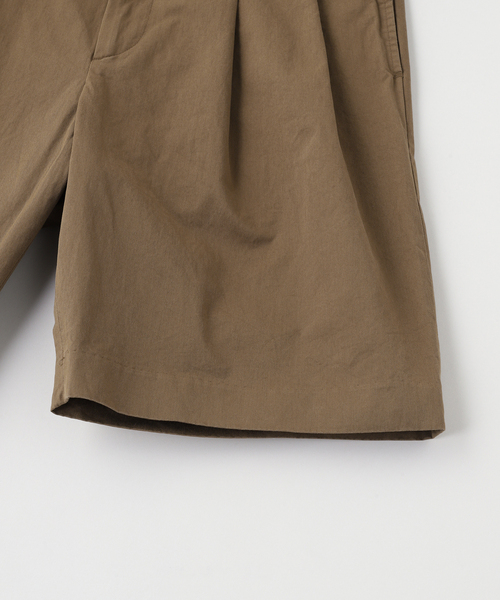 EDIFICE(エディフィス)の「TWILL BELTED 2プリーツ ショーツ(その他パンツ・メンズ・ブラウン系その他/アイボリー/ブラック・MEDIUM/SMALL/LARGE)」の6枚目の写真