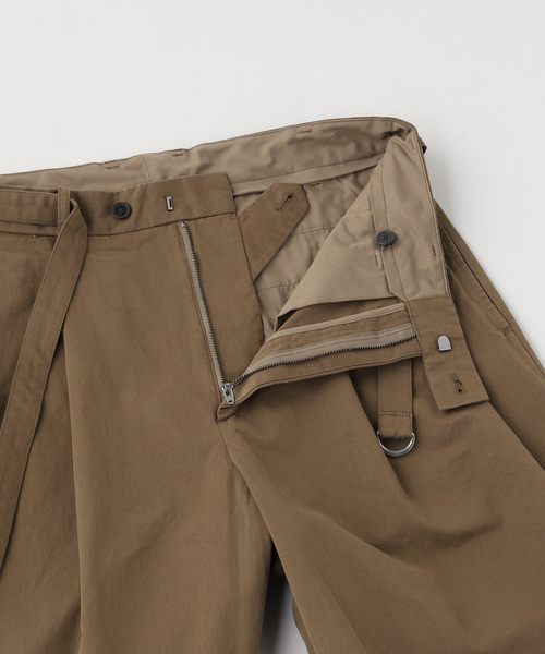 EDIFICE(エディフィス)の「TWILL BELTED 2プリーツ ショーツ(その他パンツ・メンズ・ブラウン系その他/アイボリー/ブラック・MEDIUM/SMALL/LARGE)」の7枚目の写真