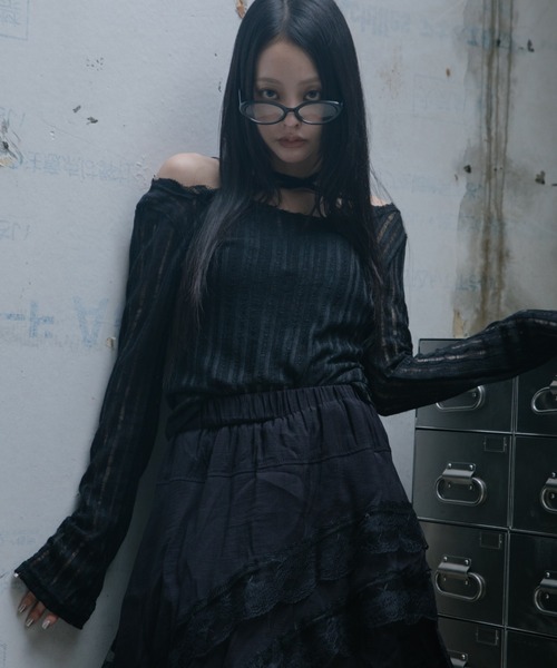Haze Reverie(ヘイズレヴァリー)の「チョーカーダメージシアートップス(Tシャツ/カットソー・レディース・グレー/ブラック/ホワイト・FREE)」の4枚目の写真