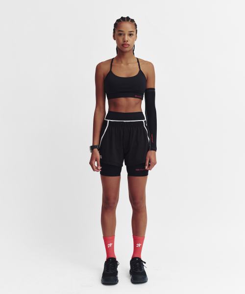 MENASOO（ミナス）の「Cross Strap Bra Top_Black（チューブトップ・レディース・ブラック・MEDIUM/LARGE/SMALL）」の2枚目の写真