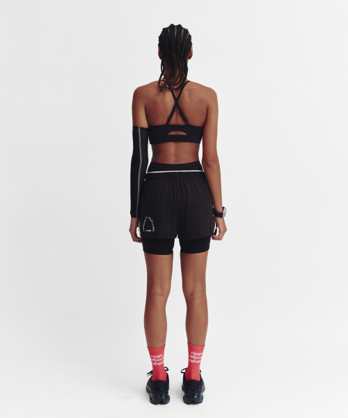 MENASOO（ミナス）の「Cross Strap Bra Top_Black（チューブトップ・レディース・ブラック・MEDIUM/LARGE/SMALL）」の4枚目の写真