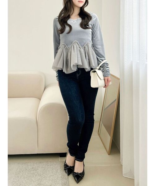 dazzlin（ダズリン）の「ベロアペプラムトップス（シャツ/ブラウス・レディース・ピンク/グレー/ダークブラウン・FREE）」の5枚目の写真