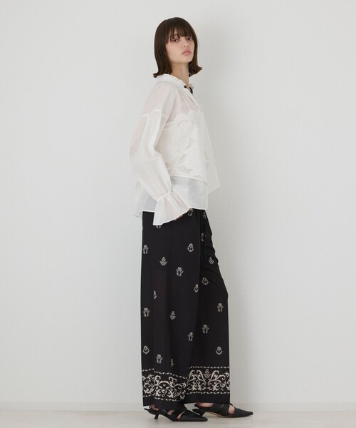 GRACE CONTINENTAL(グレースコンチネンタル)の「カットワークキャミ付カフタンブラウス(シャツ/ブラウス・レディース・ブラック/ホワイト・36)」の6枚目の写真