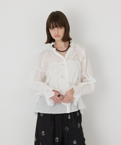 GRACE CONTINENTAL(グレースコンチネンタル)の「カットワークキャミ付カフタンブラウス(シャツ/ブラウス・レディース・ブラック/ホワイト・36)」の7枚目の写真