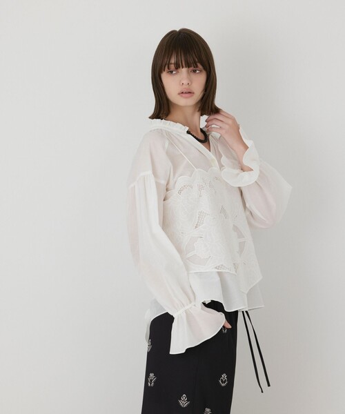 GRACE CONTINENTAL(グレースコンチネンタル)の「カットワークキャミ付カフタンブラウス(シャツ/ブラウス・レディース・ブラック/ホワイト・36)」の9枚目の写真