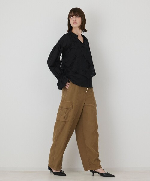 GRACE CONTINENTAL(グレースコンチネンタル)の「カットワークキャミ付カフタンブラウス(シャツ/ブラウス・レディース・ブラック/ホワイト・36)」の22枚目の写真