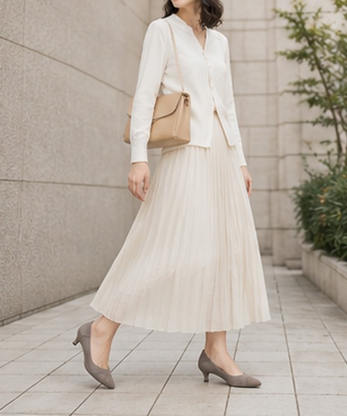 ELLE PLANETE（エルプラネット）の「【ELLE PLANETE】エルプラネット ポインテッドトゥ 切替ローヒールパンプス(木型マエストロ山崎氏監修 幅広設計)（パンプス・レディース・グレイッシュベージュ/ブラック・M/L/LL/S）」の6枚目の写真