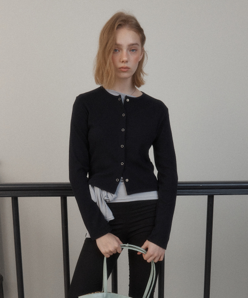 LETERIE(レテリー)の「BASIC BUTTON ROUND CARDIGAN_BLACK(カーディガン/ボレロ・レディース・その他・FREE)」の1枚目の写真