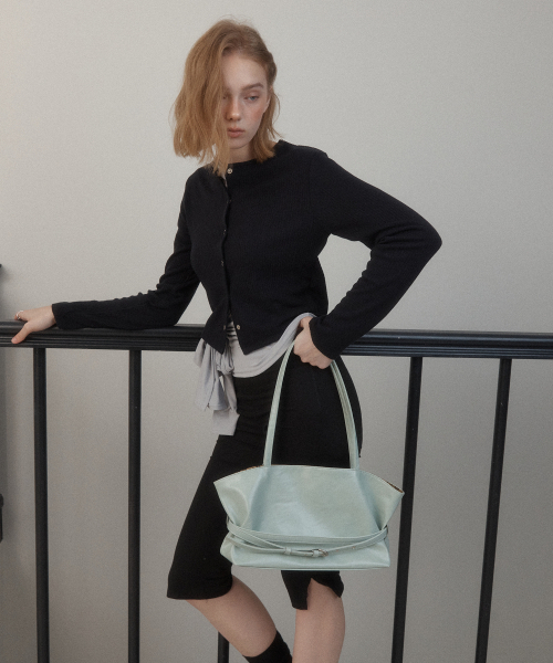 LETERIE(レテリー)の「BASIC BUTTON ROUND CARDIGAN_BLACK(カーディガン/ボレロ・レディース・その他・FREE)」の2枚目の写真