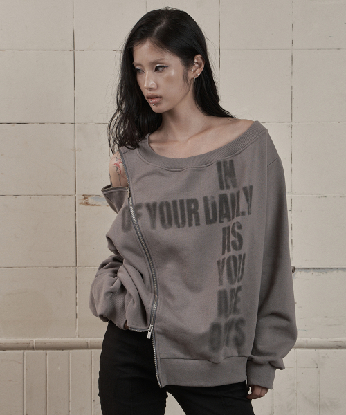 as you are（アズユーアー）の「ラインオフショルダースウェットシャツダークグレー（スウェット・レディース・その他・OS）」の3枚目の写真