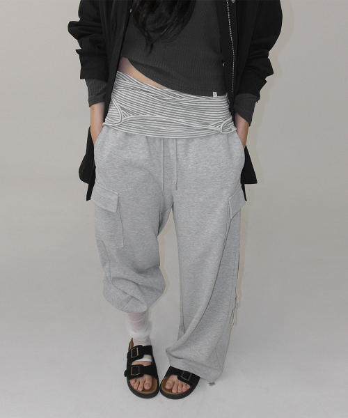 TWEE(トゥウィー)の「ロヒン 2WAY カーゴ バンディング ロングパンツ(その他パンツ・レディース・チャコールグレー/ブラック・FREE)」の3枚目の写真