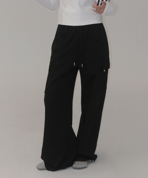 TWEE(トゥウィー)の「ロヒン 2WAY カーゴ バンディング ロングパンツ(その他パンツ・レディース・チャコールグレー/ブラック・FREE)」の4枚目の写真