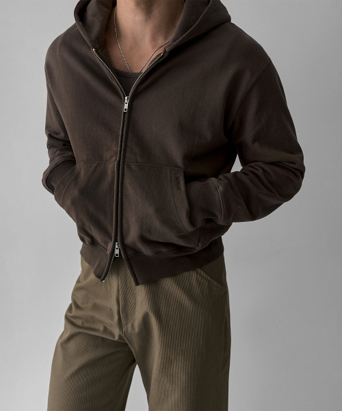 BOWLOW PRODUCT（バウロープロダクト）の「クロップミニロゴフードジップアップ[ブラウン]（パーカー・メンズ・その他・MEDIUM/LARGE/X-LARGE）」の2枚目の写真