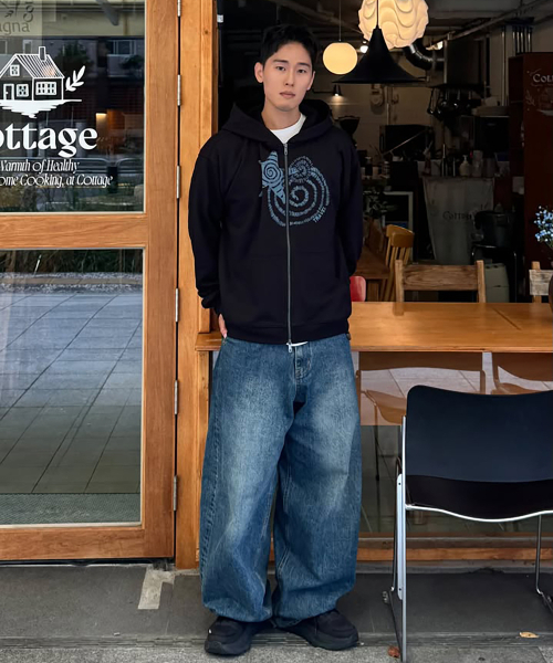 TRAVEL(トラベル)の「スター ヘリックス フードジップアップ ブラック(パーカー・レディース・その他・SMALL/LARGE/MEDIUM)」の3枚目の写真