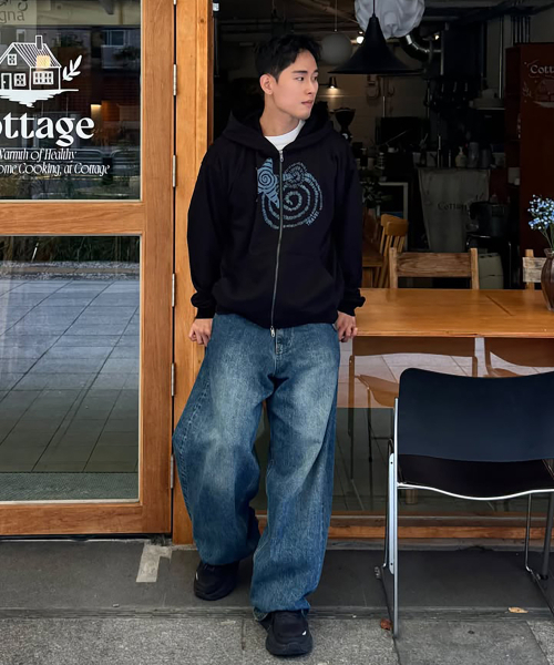 TRAVEL(トラベル)の「スター ヘリックス フードジップアップ ブラック(パーカー・レディース・その他・SMALL/LARGE/MEDIUM)」の4枚目の写真