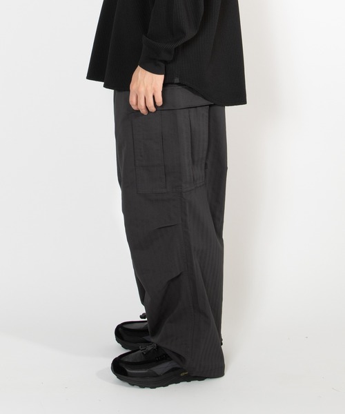 DAIWA PIER39(ダイワピア39)の「TECH 6P FIELD PANTS HERRINGBON BP-41026W(カーゴパンツ・メンズ・チャコールグレー/オリーブ・LARGE/SMALL/X-LARGE/MEDIUM)」の5枚目の写真