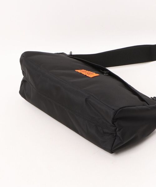 UNIVERSAL OVERALL(ユニバーサルオーバーオール)の「UNIVERSAL OVERALL/ユニバーサルオーバーオール TOOL Square Mini Shoulder Bag 4L(ショルダーバッグ・メンズ・カモフラージュ/ブラック・FREE)」の4枚目の写真