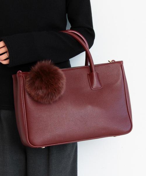 BEAUTY&YOUTH UNITED ARROWS（ビューティーアンドユースユナイテッドアローズ）の「BY ファーポンポン スクエアトートバッグ -2WAY-◆（トートバッグ・レディース・ブラック/ワインレッド・FREE）」の2枚目の写真