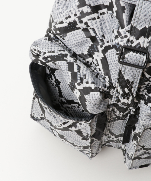 HEAD PORTER(ヘッドポーター)の「PYTHON/RUCKSACK (S)(バックパック/リュック・メンズ・アニマル・ONE SIZE)」の4枚目の写真
