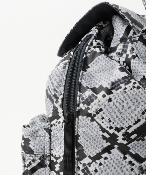 HEAD PORTER(ヘッドポーター)の「PYTHON/RUCKSACK (S)(バックパック/リュック・メンズ・アニマル・ONE SIZE)」の5枚目の写真