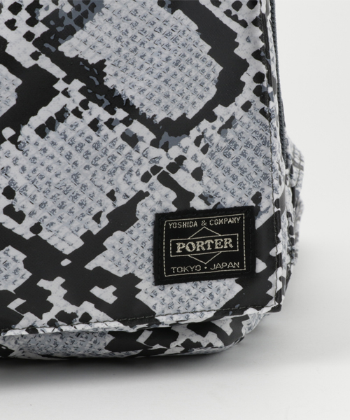 HEAD PORTER(ヘッドポーター)の「PYTHON/RUCKSACK (S)(バックパック/リュック・メンズ・アニマル・ONE SIZE)」の6枚目の写真