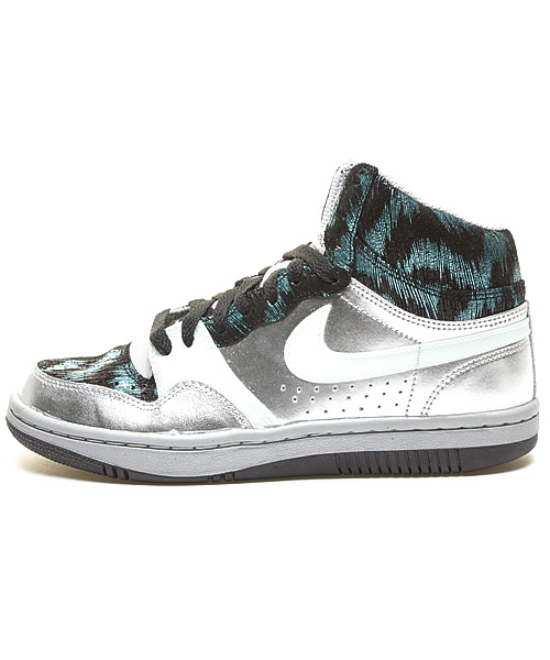 NIKE（ナイキ）の「WMNS COURT FORCE HIGH（スニーカー・レディース・シルバー/ゴールド・23/23.5/24/24.5）」の3枚目の写真